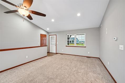 807 Juniper Drive Independence IA 50644