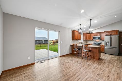 807 Juniper Drive Independence IA 50644