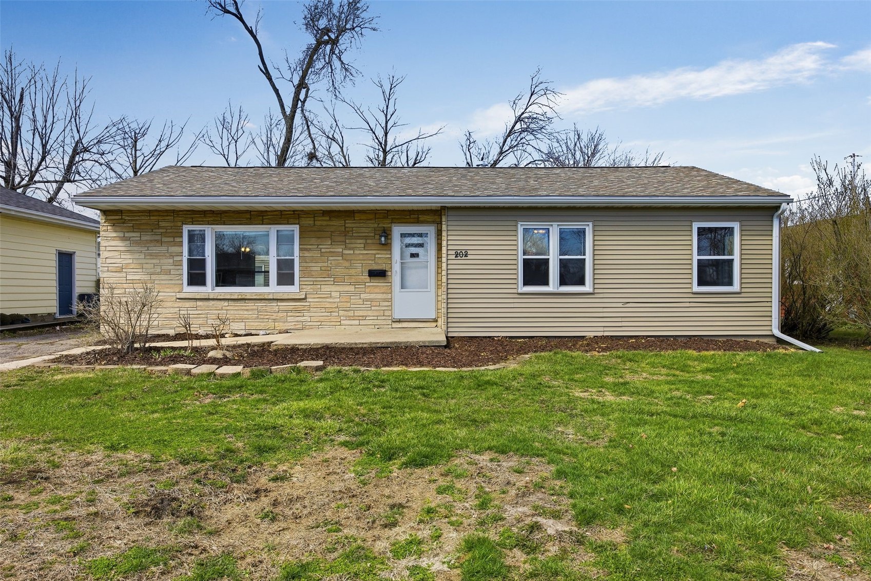 202 6th Avenue Hiawatha IA 52233