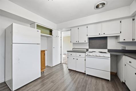 202 6th Avenue Hiawatha IA 52233