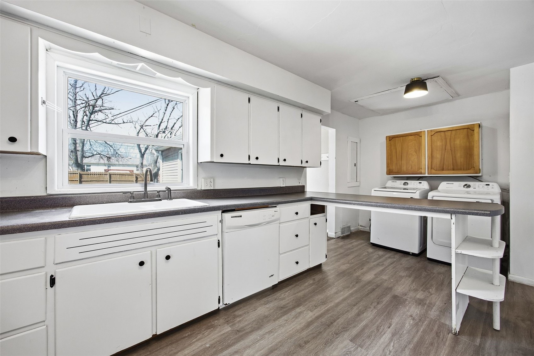 202 6th Avenue Hiawatha IA 52233