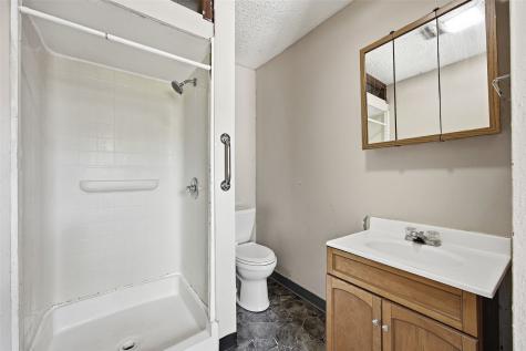202 6th Avenue Hiawatha IA 52233