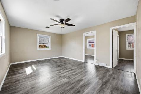 202 6th Avenue Hiawatha IA 52233
