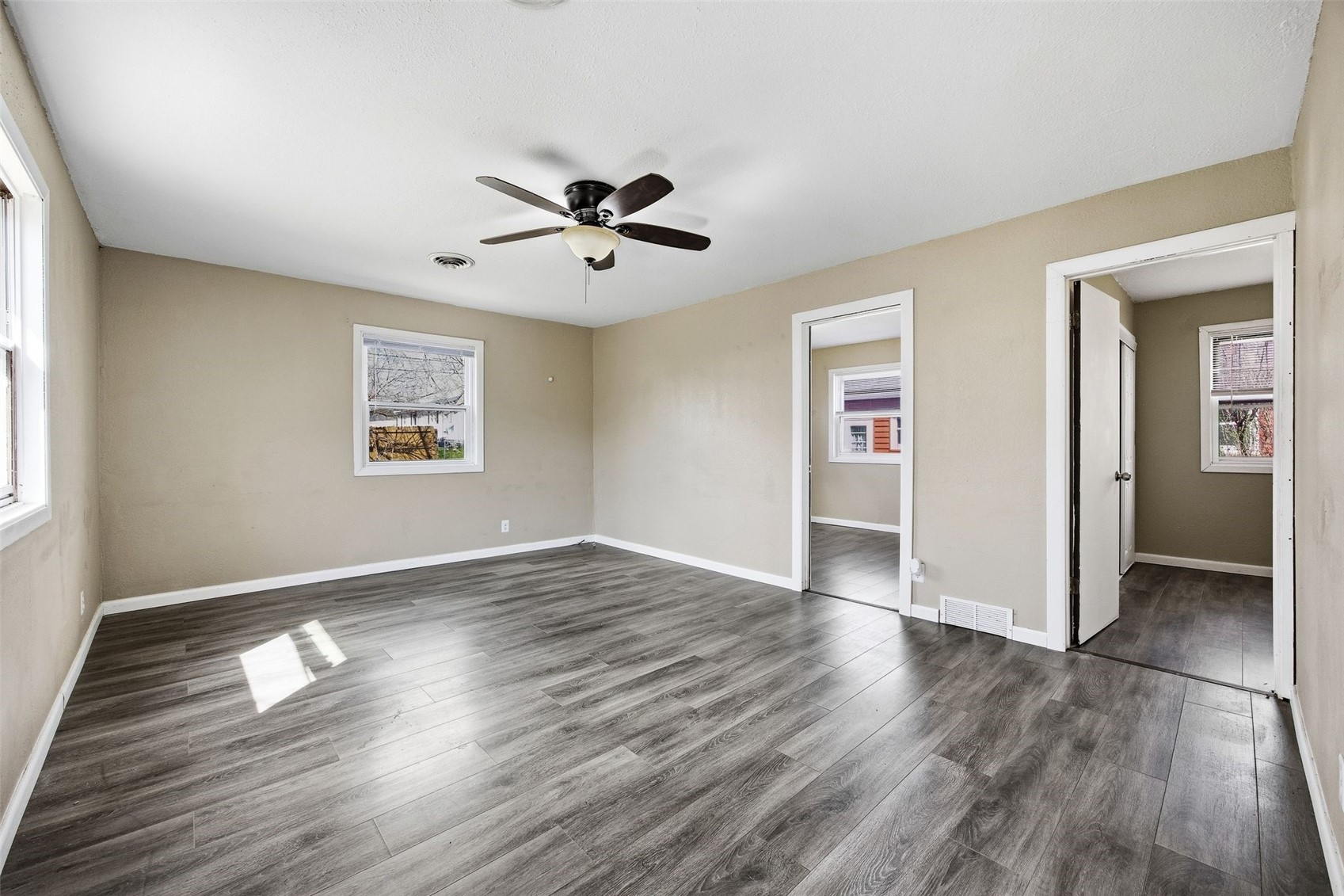 202 6th Avenue Hiawatha IA 52233