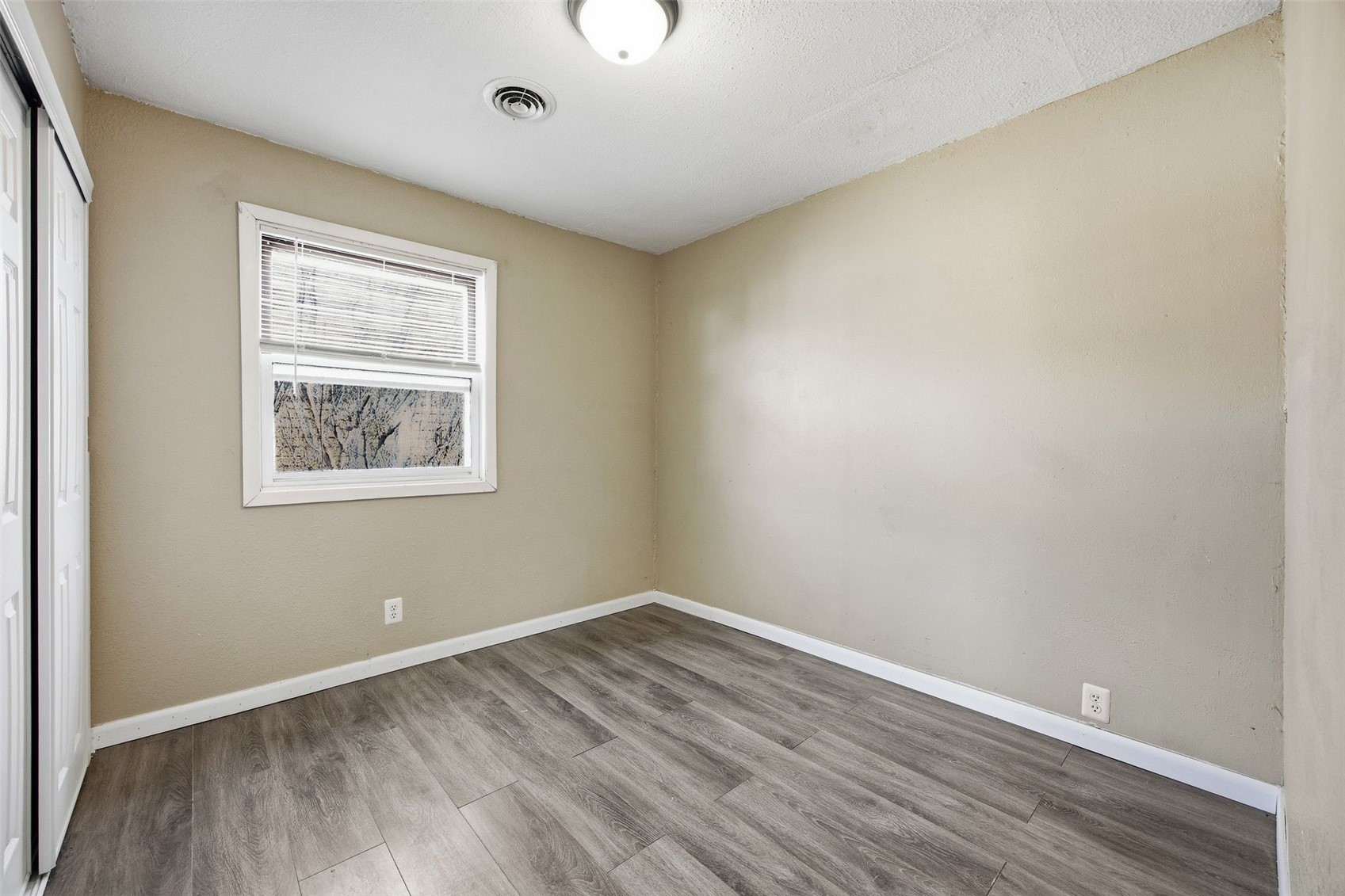 202 6th Avenue Hiawatha IA 52233