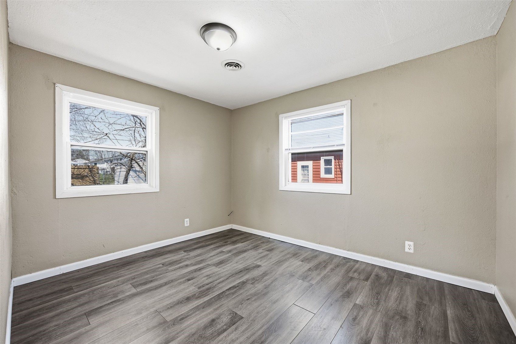 202 6th Avenue Hiawatha IA 52233