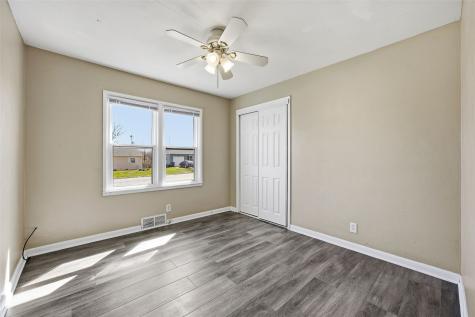 202 6th Avenue Hiawatha IA 52233