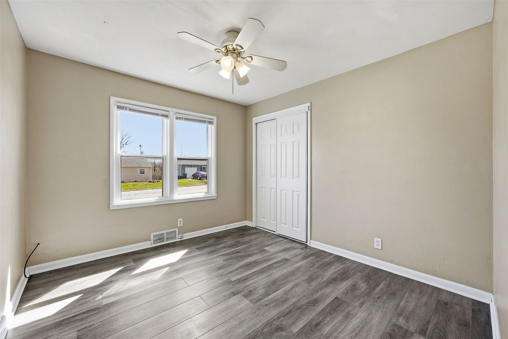 202 6th Avenue Hiawatha IA 52233