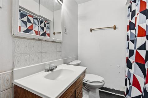 202 6th Avenue Hiawatha IA 52233