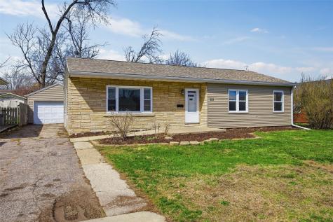 202 6th Avenue Hiawatha IA 52233