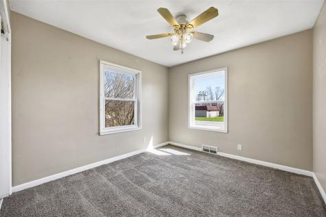 202 6th Avenue Hiawatha IA 52233