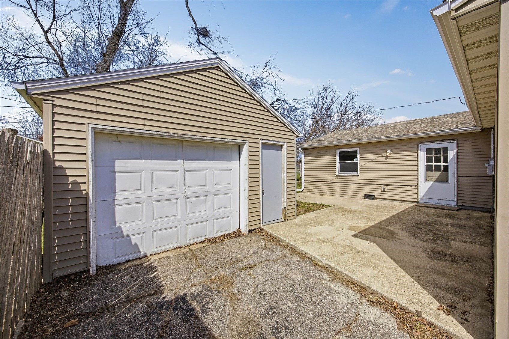 202 6th Avenue Hiawatha IA 52233
