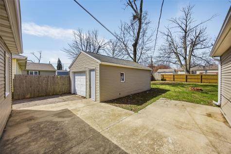 202 6th Avenue Hiawatha IA 52233