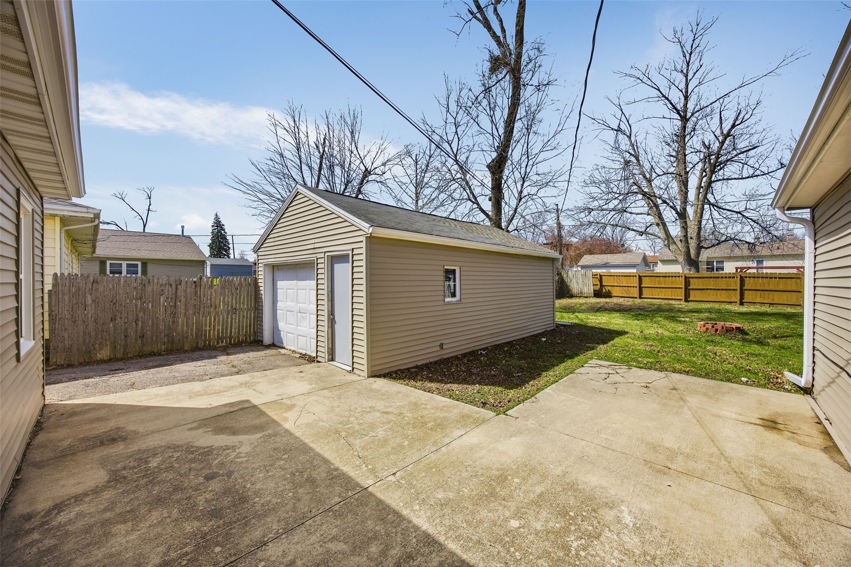 202 6th Avenue Hiawatha IA 52233