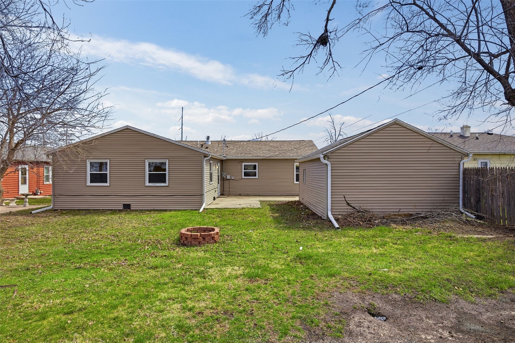 202 6th Avenue Hiawatha IA 52233