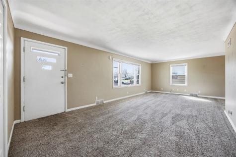 202 6th Avenue Hiawatha IA 52233