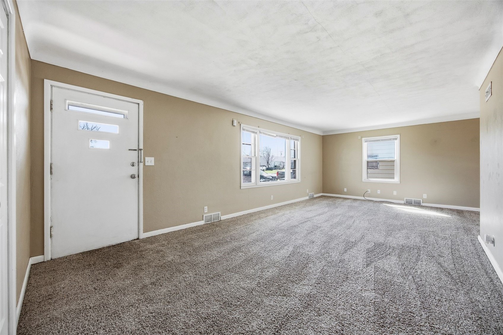 202 6th Avenue Hiawatha IA 52233
