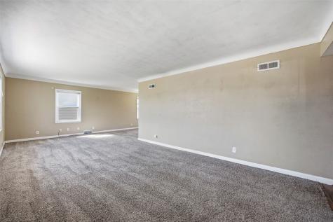 202 6th Avenue Hiawatha IA 52233