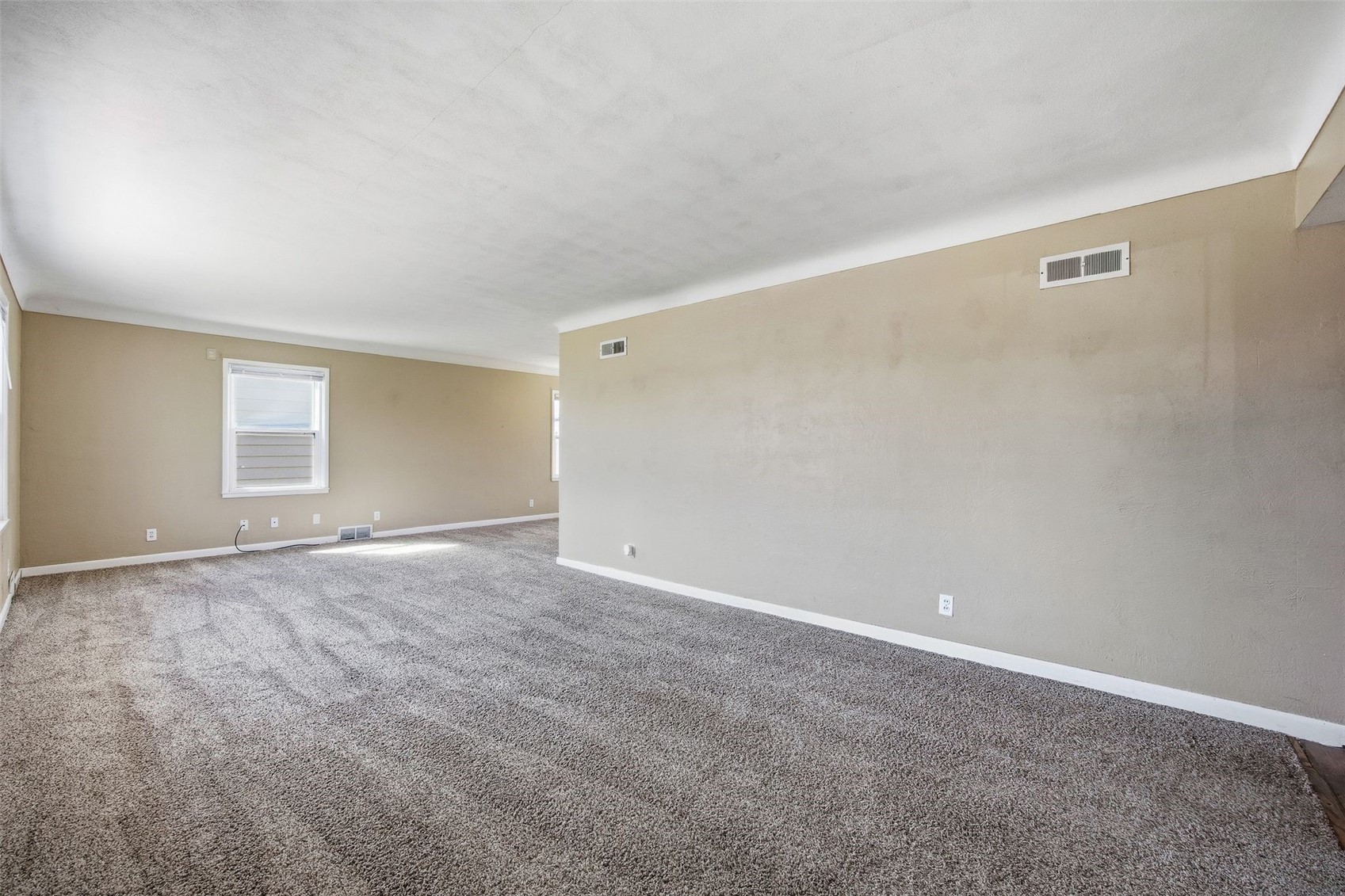 202 6th Avenue Hiawatha IA 52233