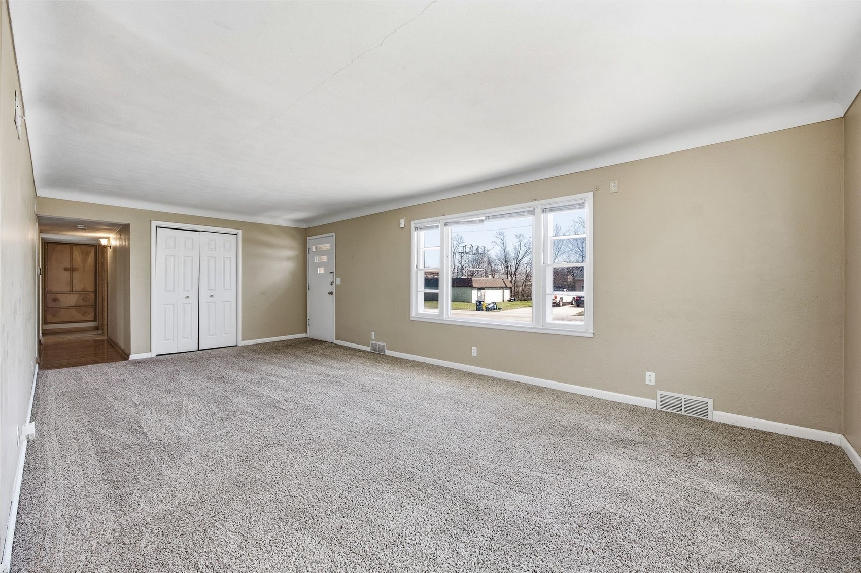 202 6th Avenue Hiawatha IA 52233
