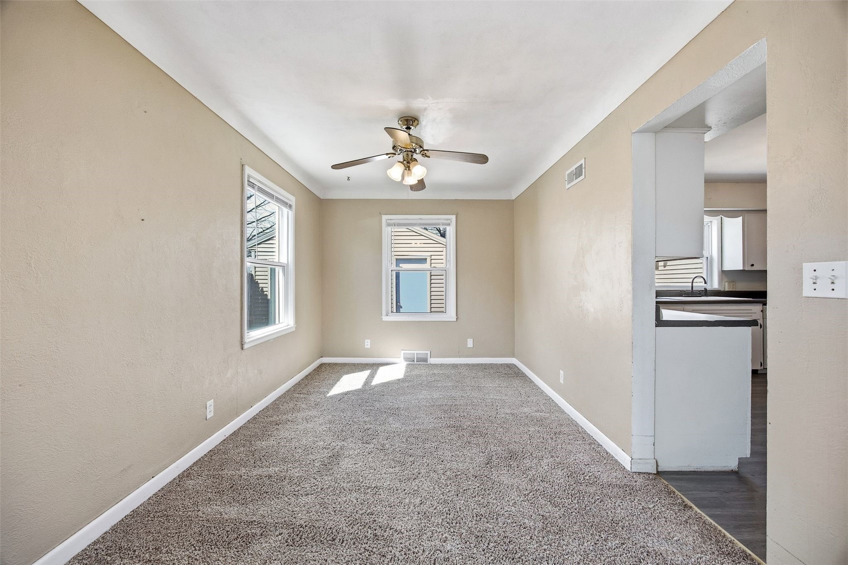 202 6th Avenue Hiawatha IA 52233