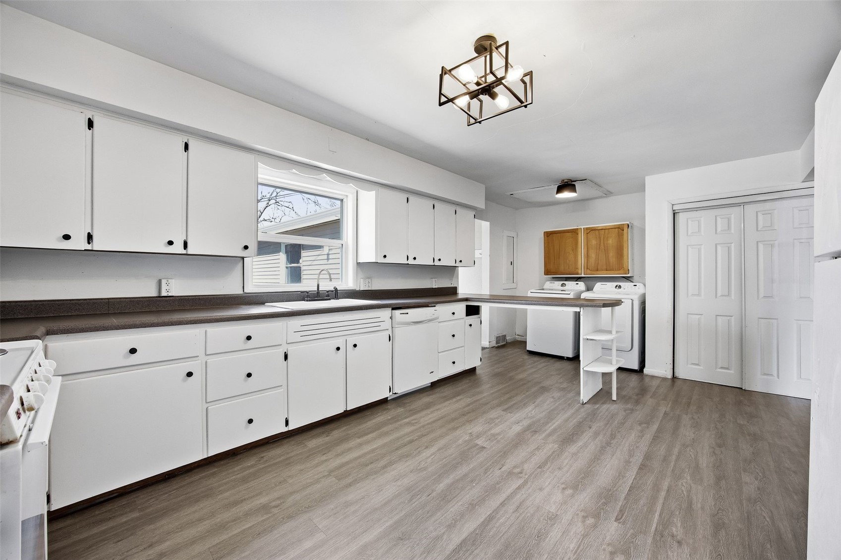 202 6th Avenue Hiawatha IA 52233