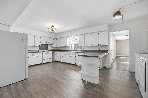 202 6th Avenue Hiawatha IA 52233