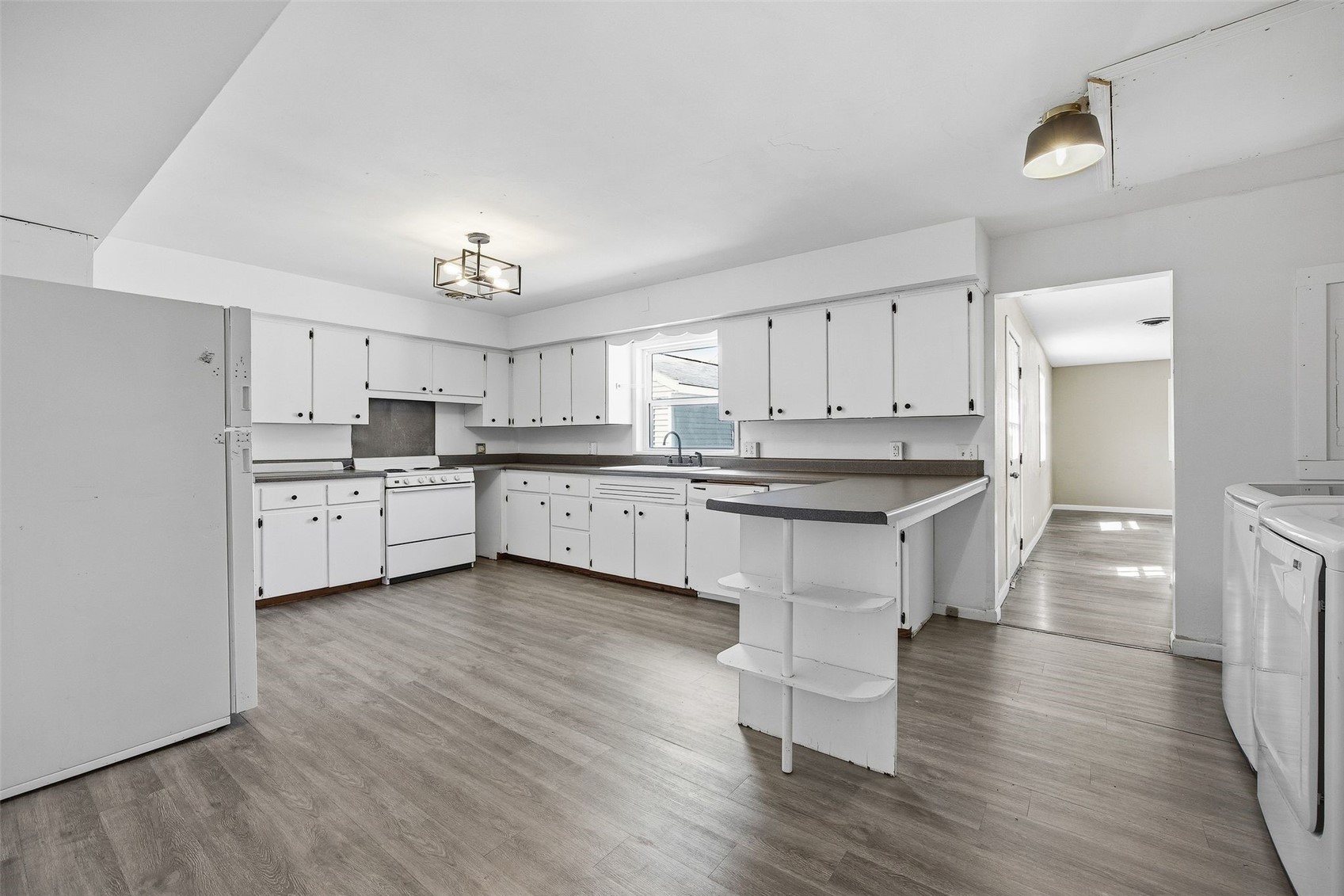 202 6th Avenue Hiawatha IA 52233