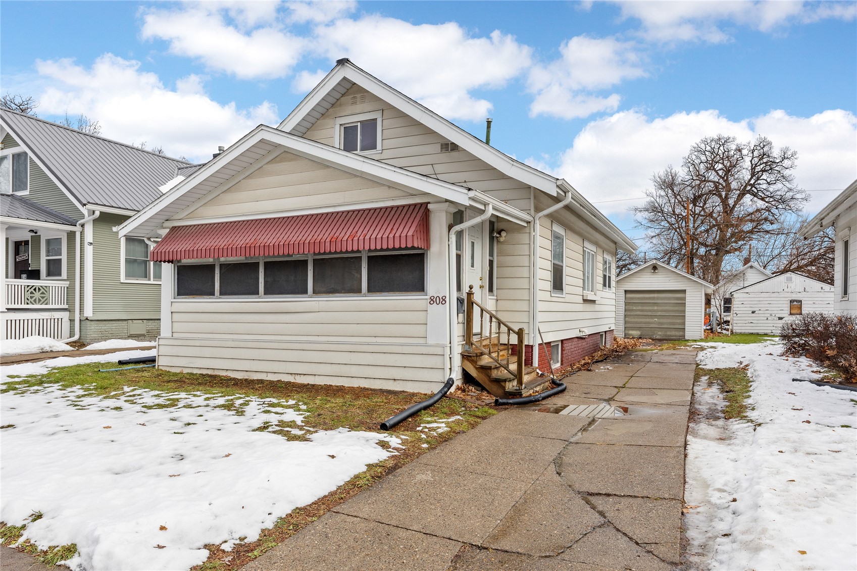 808 Oakland NE Cedar Rapids IA 52402