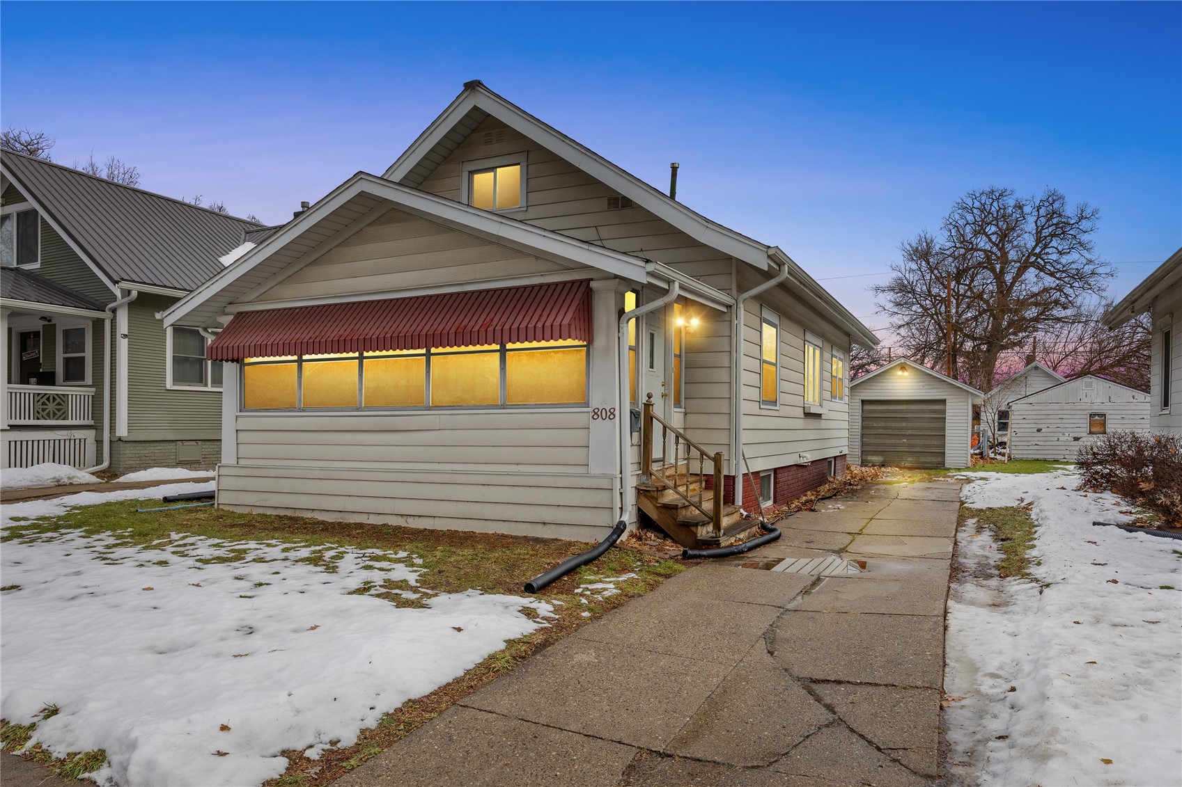 808 Oakland NE Cedar Rapids IA 52402