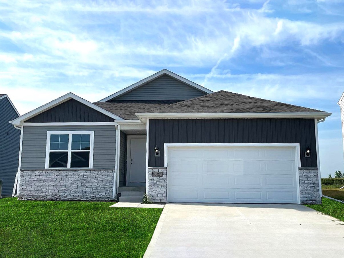 2755 Cecelia Drive Hiawatha IA 52233