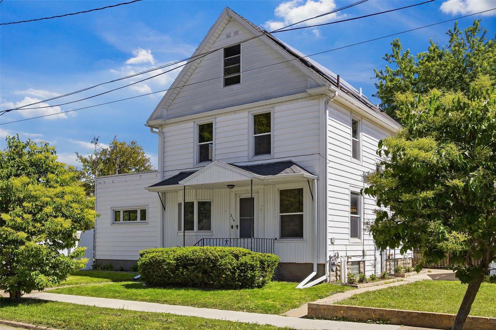 216 17th Street NE Cedar Rapids IA 52402