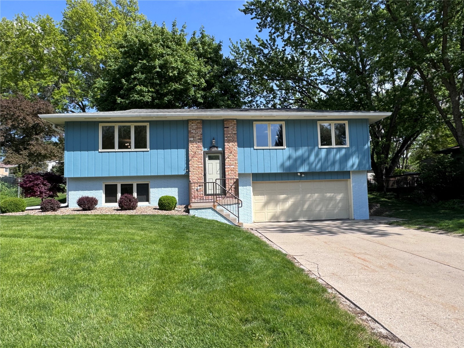 224 N Mount Vernon Drive Iowa City IA 52245
