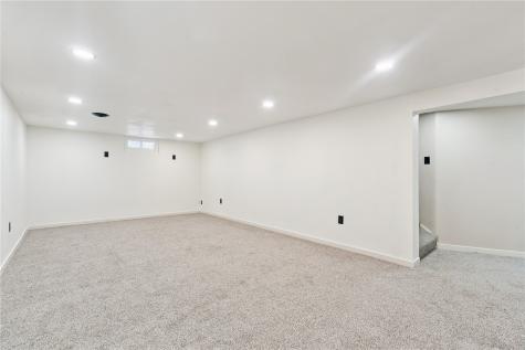 102 Patricia Lane NW Cedar Rapids IA 52405