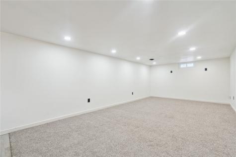 102 Patricia Lane NW Cedar Rapids IA 52405