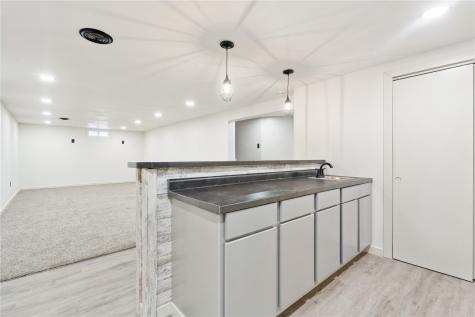 102 Patricia Lane NW Cedar Rapids IA 52405