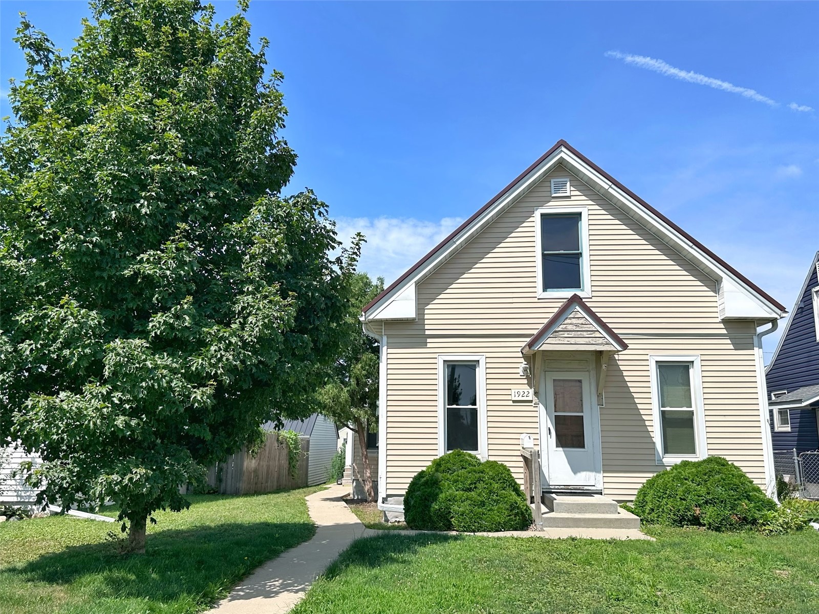 1922 9th SW Cedar Rapids IA 52404