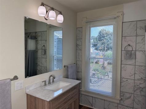 1922 9th SW Cedar Rapids IA 52404