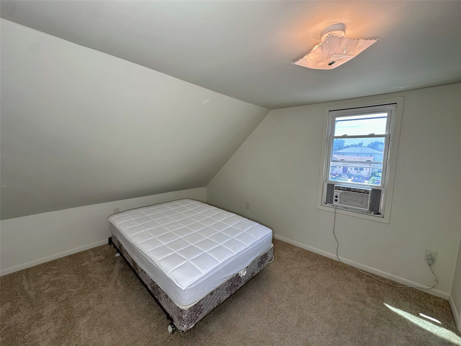 1922 9th SW Cedar Rapids IA 52404