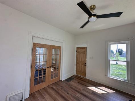 1922 9th SW Cedar Rapids IA 52404