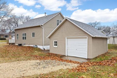 1006 E 1st Street Anamosa IA 52205