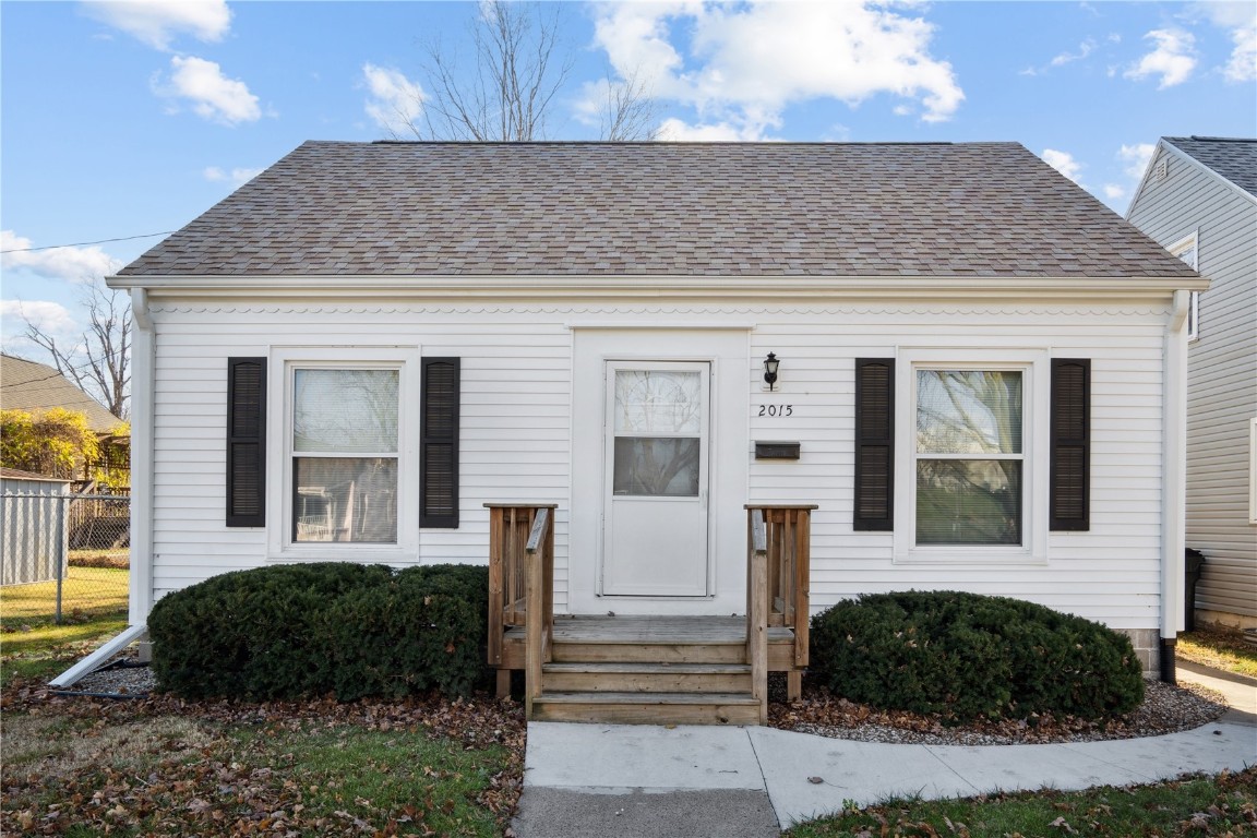 2015 F Avenue NE Cedar Rapids IA 52402