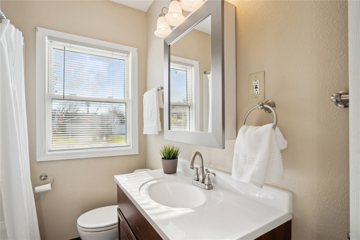 2015 F Avenue NE Cedar Rapids IA 52402