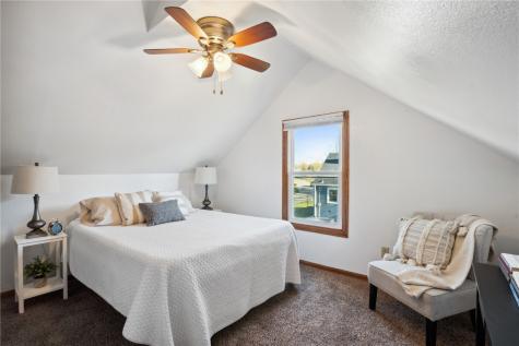 2015 F Avenue NE Cedar Rapids IA 52402