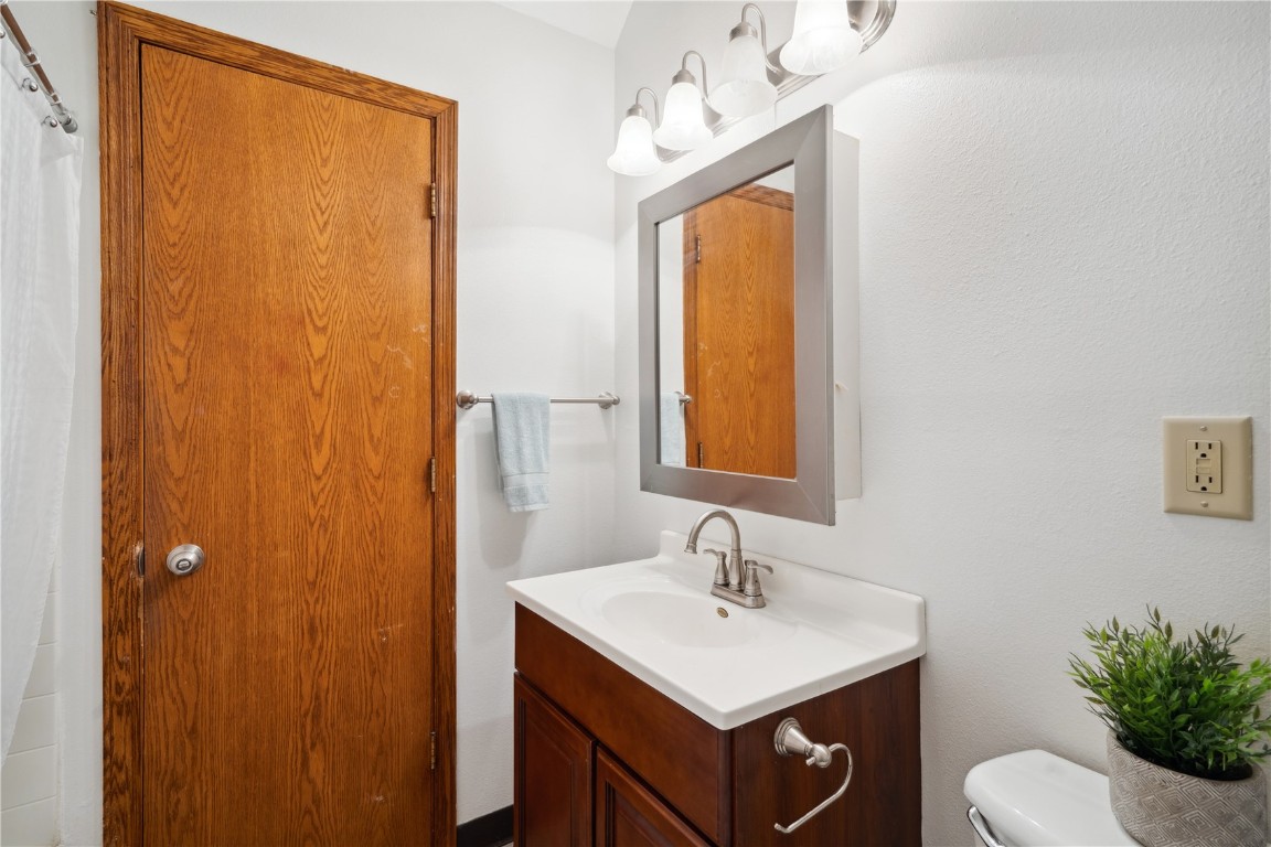 2015 F Avenue NE Cedar Rapids IA 52402
