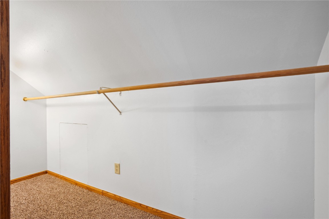 2015 F Avenue NE Cedar Rapids IA 52402