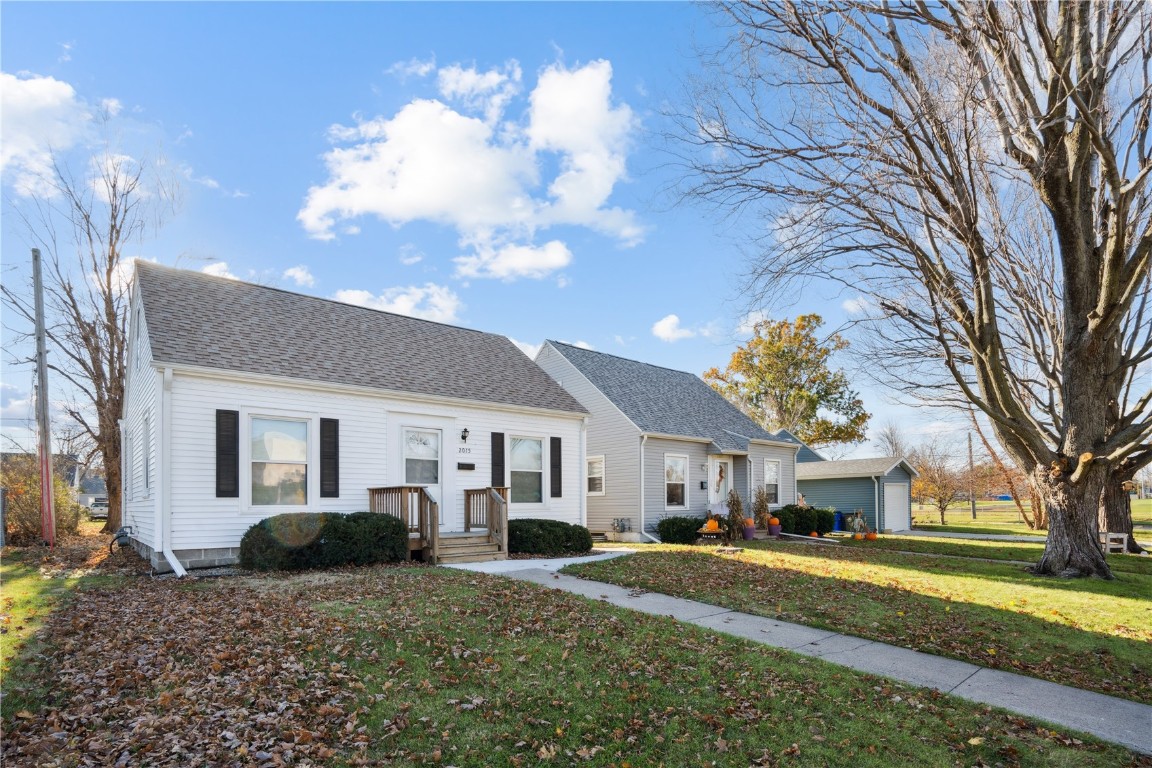 2015 F Avenue NE Cedar Rapids IA 52402