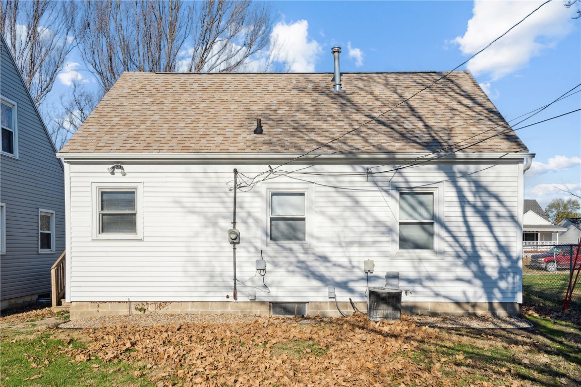 2015 F Avenue NE Cedar Rapids IA 52402