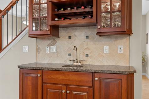 450 Hickory Court Robins IA 52328