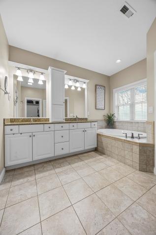 450 Hickory Court Robins IA 52328